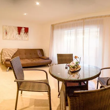 Apartament Parrot's House *