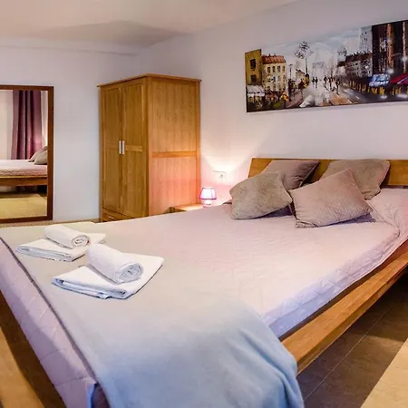 Parrot's House Apartman Lloret de Mar